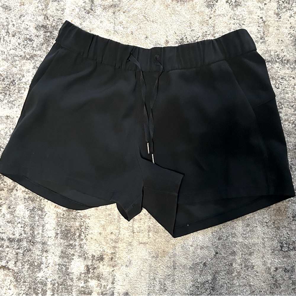 Lululemon / On The Fly shorts Black size 10